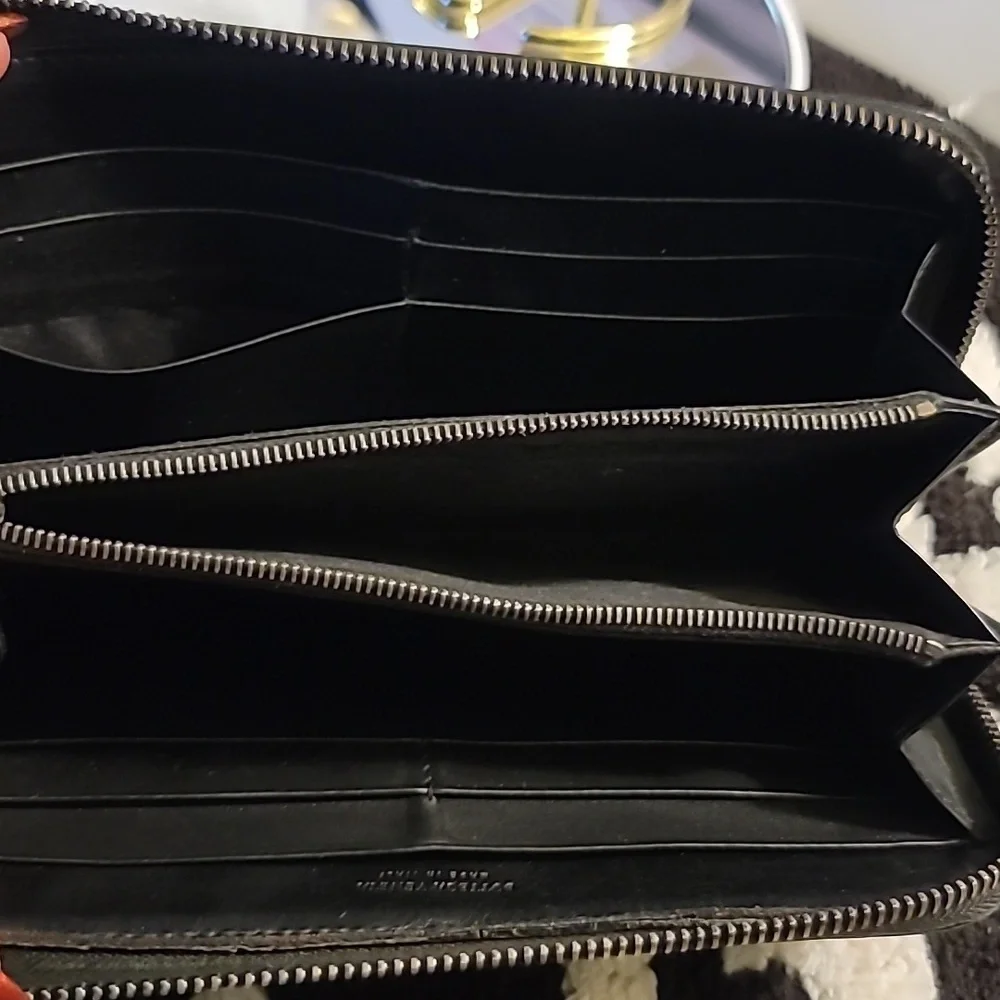 🖤Bottega Veneta Intrecciato Black Leather Zip-around Wallet🖤